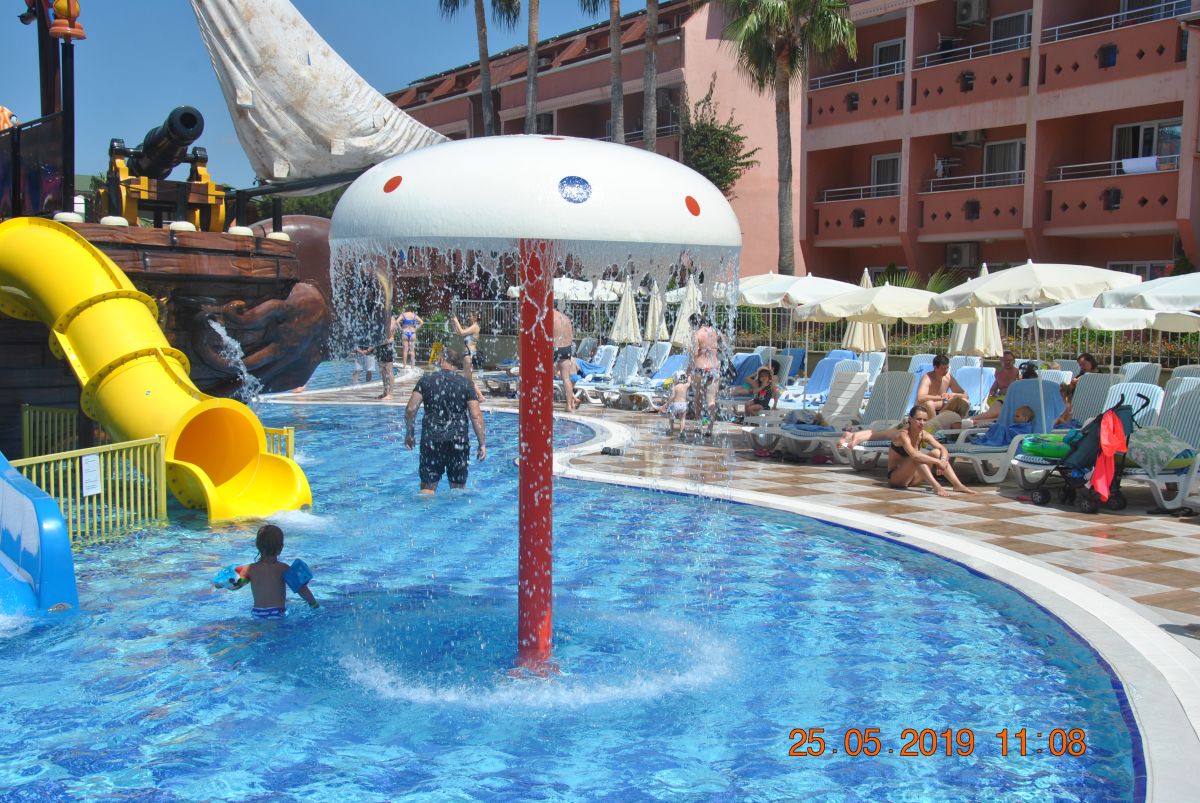 imagini hotel LONICERA RESORT